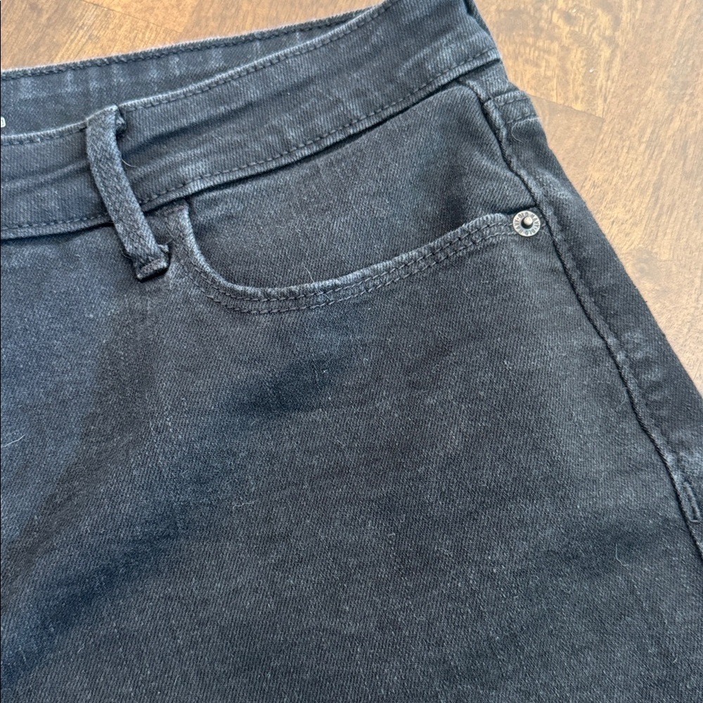 Old Navy Black Jean High Rise Secret Slim Pockets Raw Hem Shorts Size 14 - Picture 3 of 7